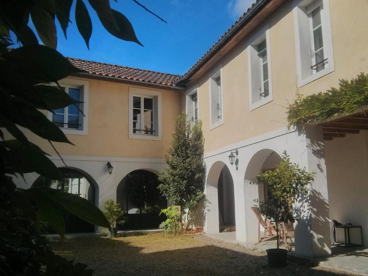 De L'Autre Cote Bed & Breakfast Garlin Eksteriør bilde