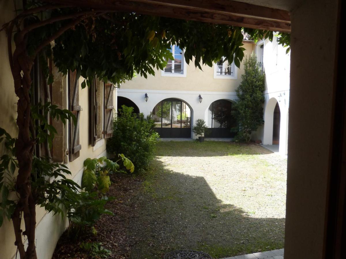 De L'Autre Cote Bed & Breakfast Garlin Eksteriør bilde