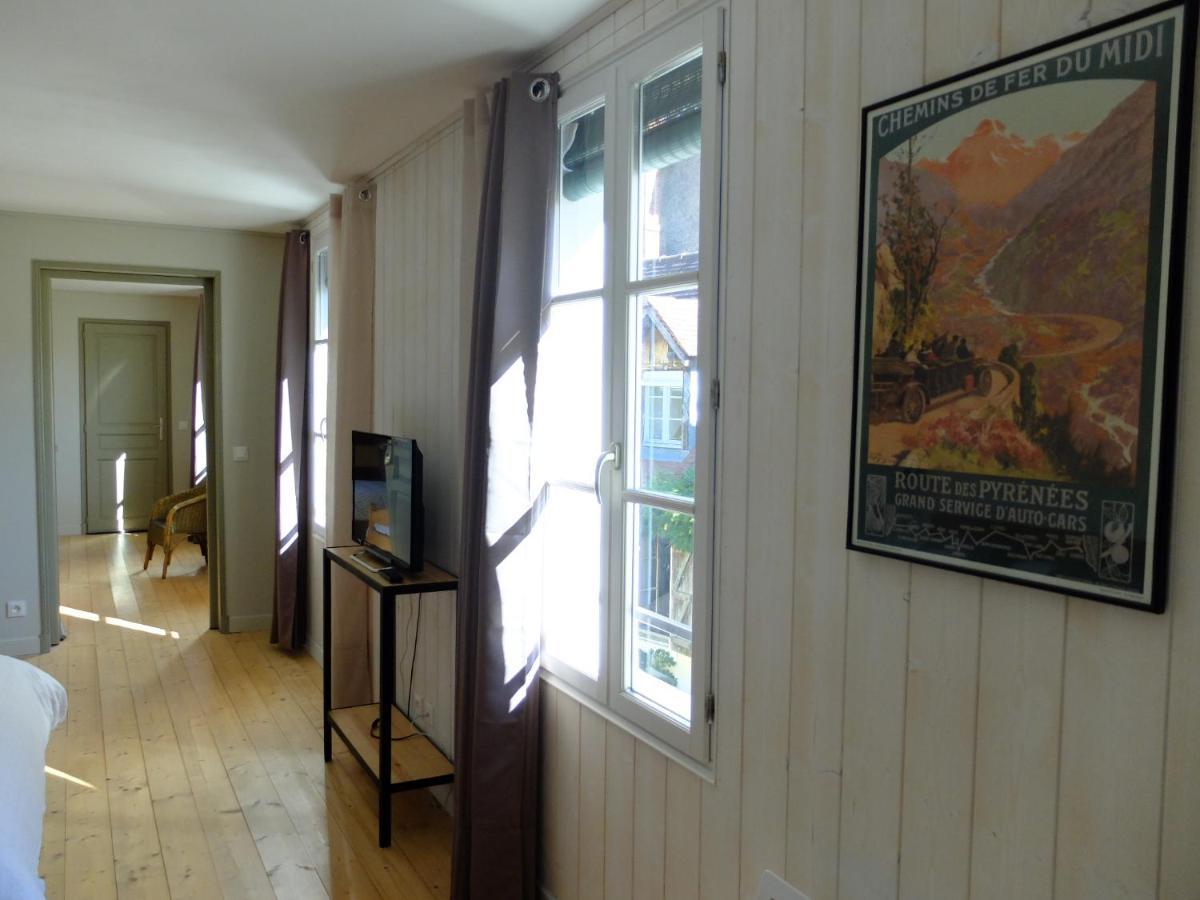 De L'Autre Cote Bed & Breakfast Garlin Eksteriør bilde