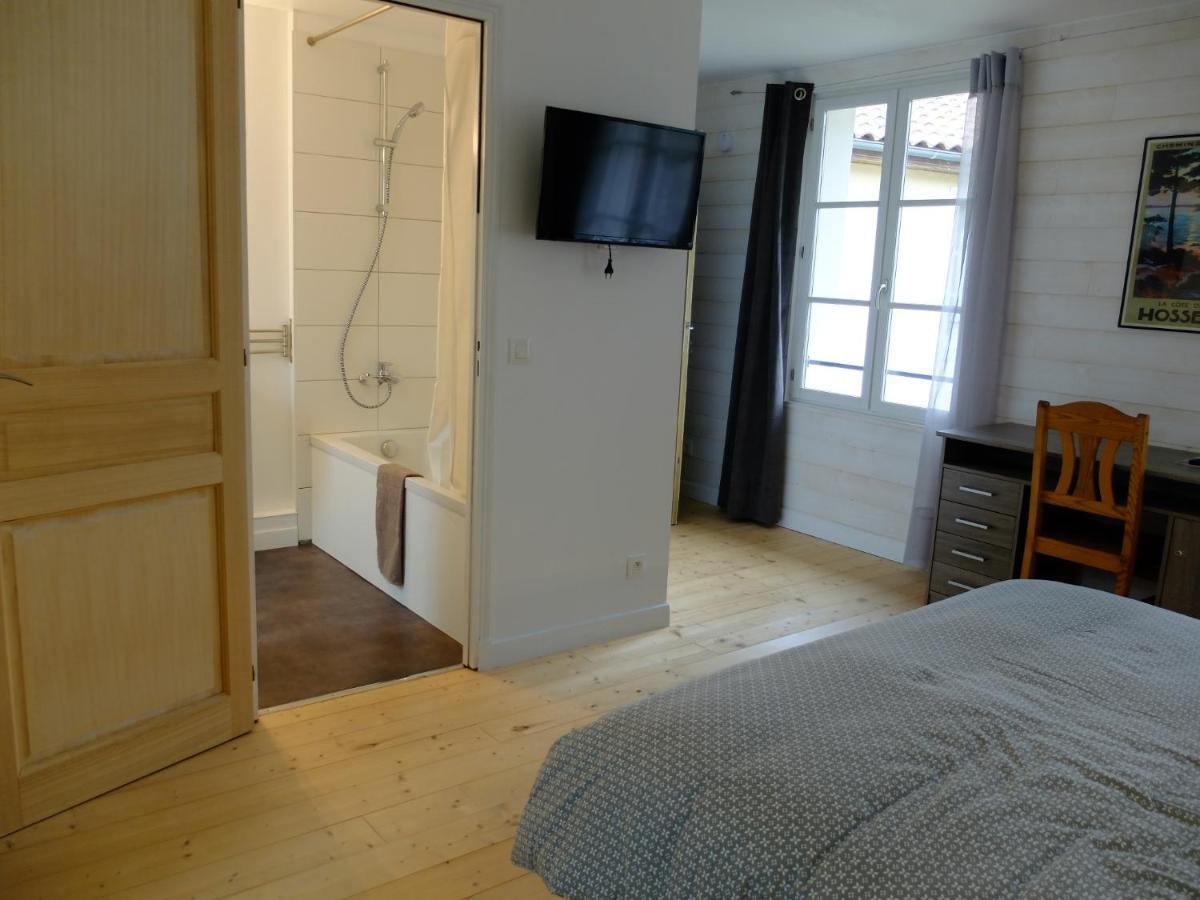 De L'Autre Cote Bed & Breakfast Garlin Eksteriør bilde